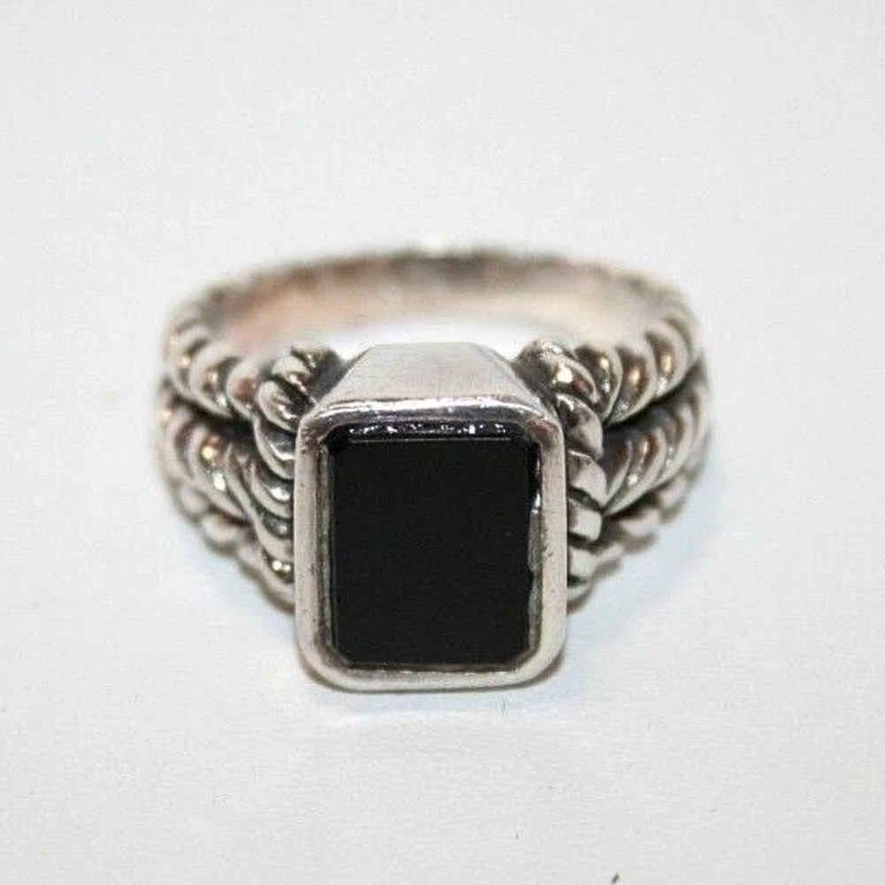 Elegant Silver and Black Women's Ring
